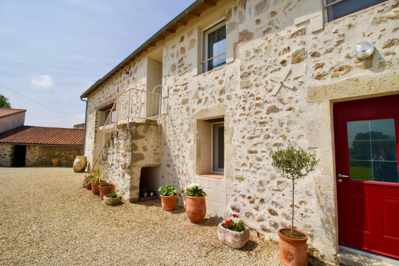 O Trois Oliviers Bed and Breakfast Louin Buitenkant foto