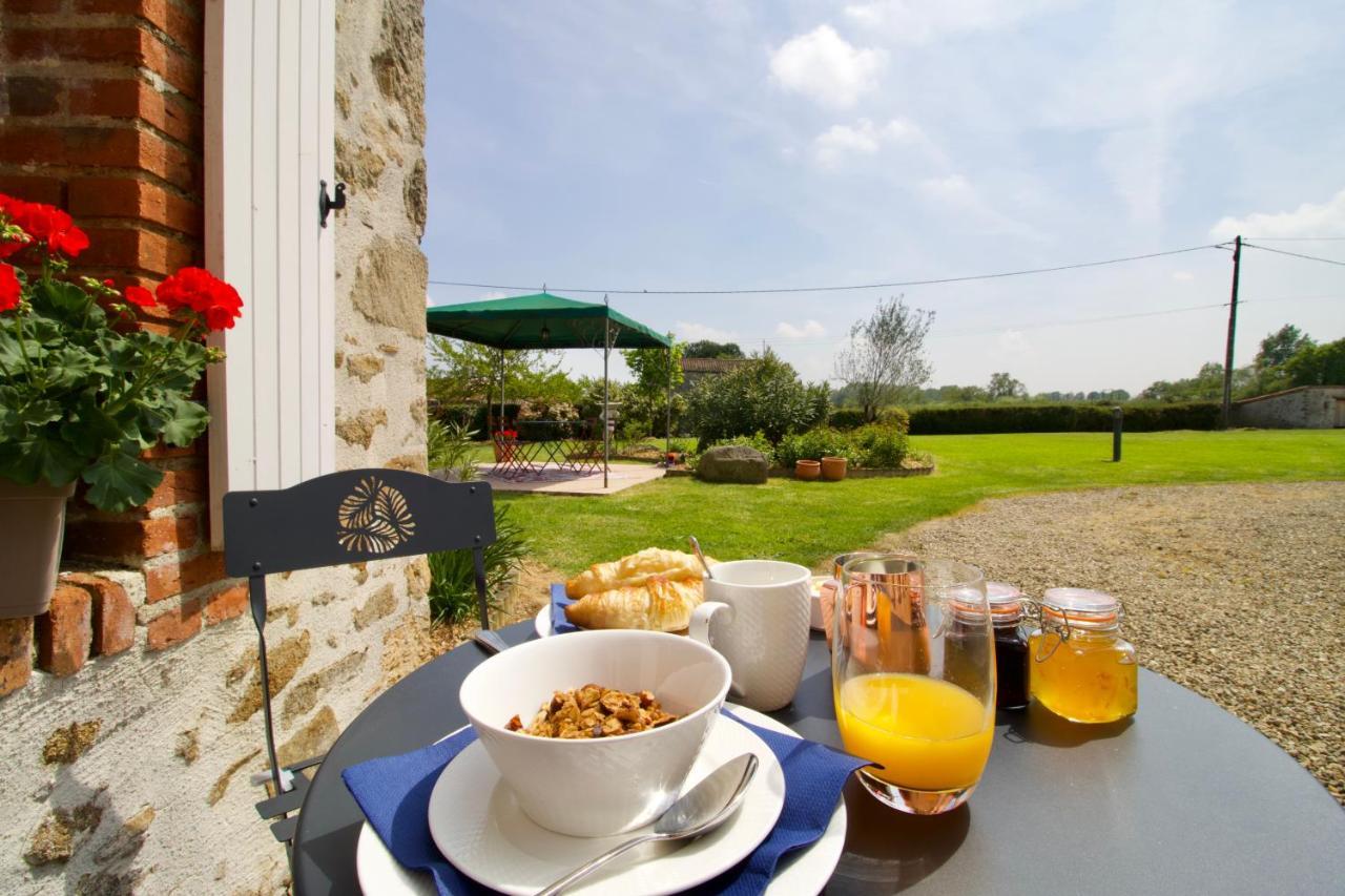 O Trois Oliviers Bed and Breakfast Louin Buitenkant foto