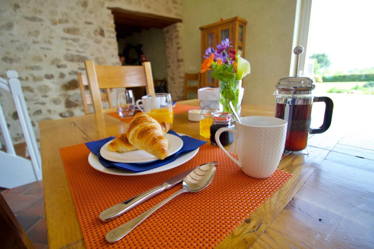 O Trois Oliviers Bed and Breakfast Louin Buitenkant foto