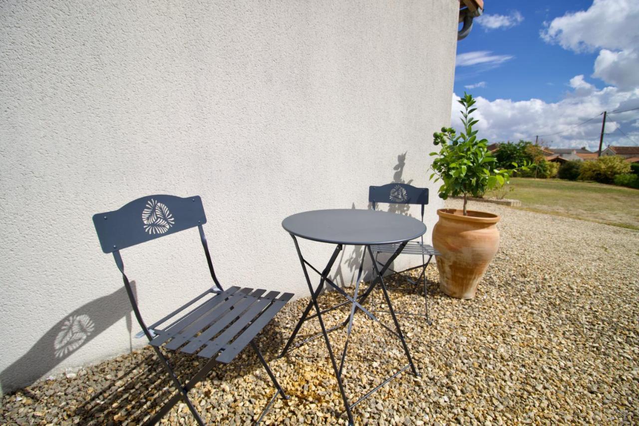 O Trois Oliviers Bed and Breakfast Louin Buitenkant foto