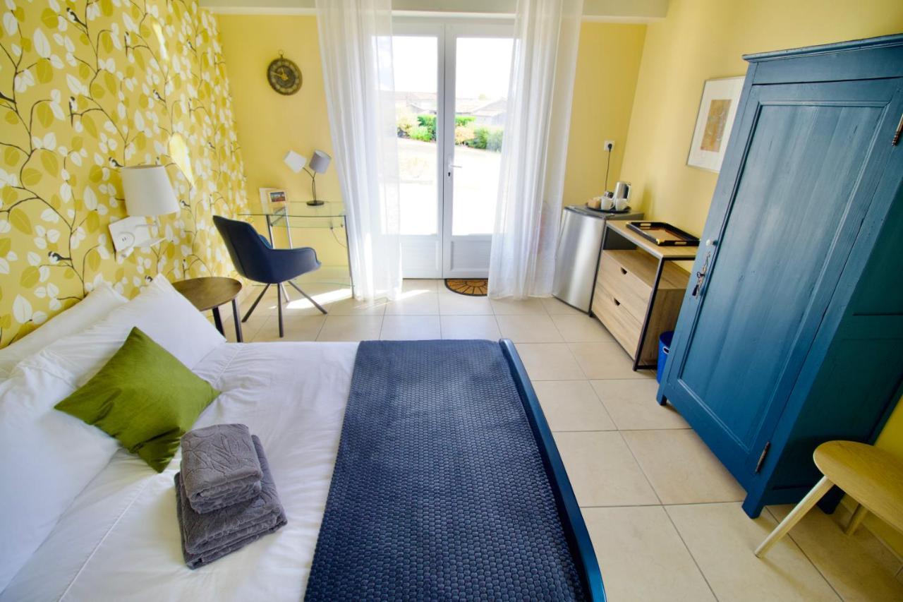 O Trois Oliviers Bed and Breakfast Louin Buitenkant foto
