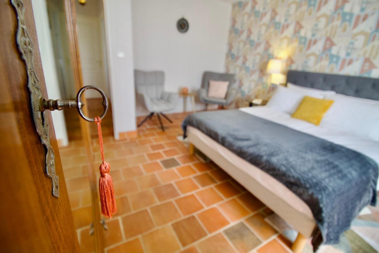 O Trois Oliviers Bed and Breakfast Louin Buitenkant foto